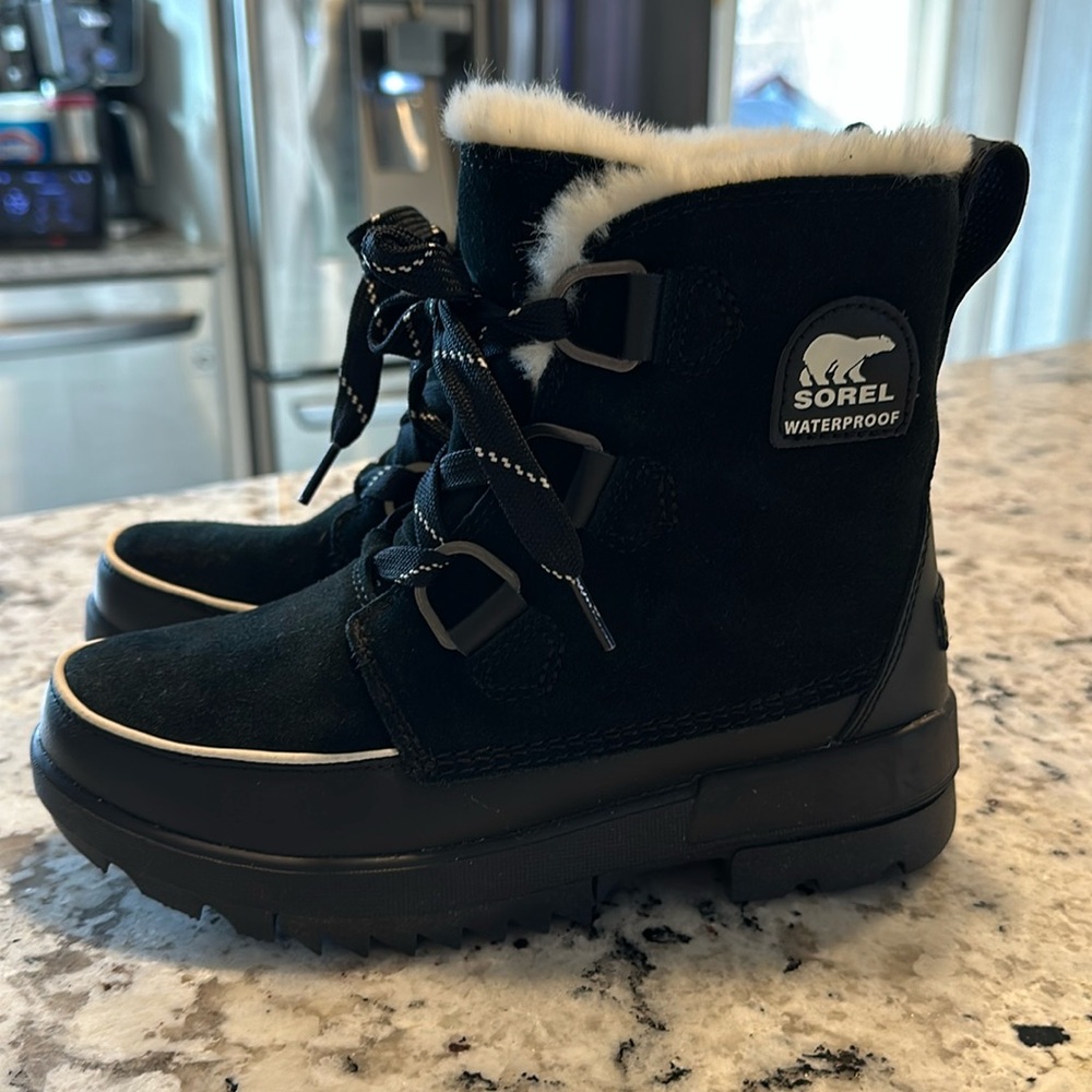 Like new Sorel Tivoli boots size 7